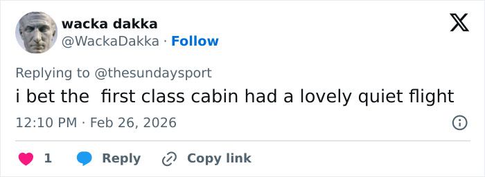 Tweet by user wacka dakka commenting on a first class cabin experience referring to a quiet flight atmosphere.