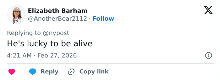 Screenshot of a Twitter reply commenting on a Florida man found trapped in the mud after vanishing.