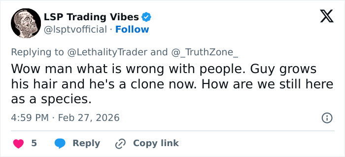 Tweet discussing fans convinced something is seriously off in viral Jim Carrey footage about a possible clone.