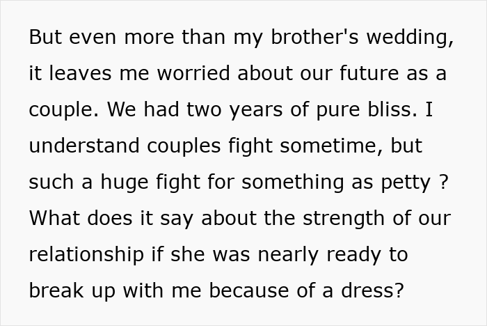 Text discussing a guy worried about his relationship after his girlfriend refuses to wear dresses, even for a wedding.