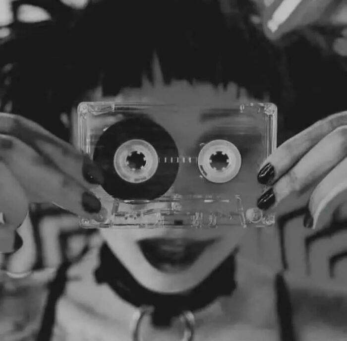 These Stunning Photographs Capture Perfectly Timed Moments That Tell Whole Stories (35 New Pics)