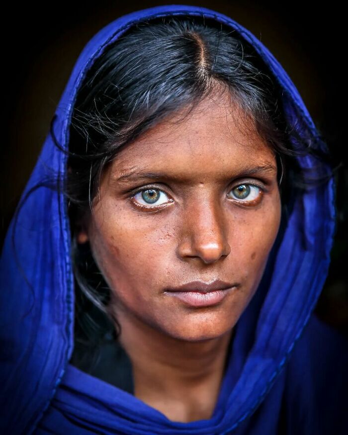 Photographer Mou Ayesha Captures The Striking Beauty Of Light-Eyed People In Bangladesh (22 Pics)