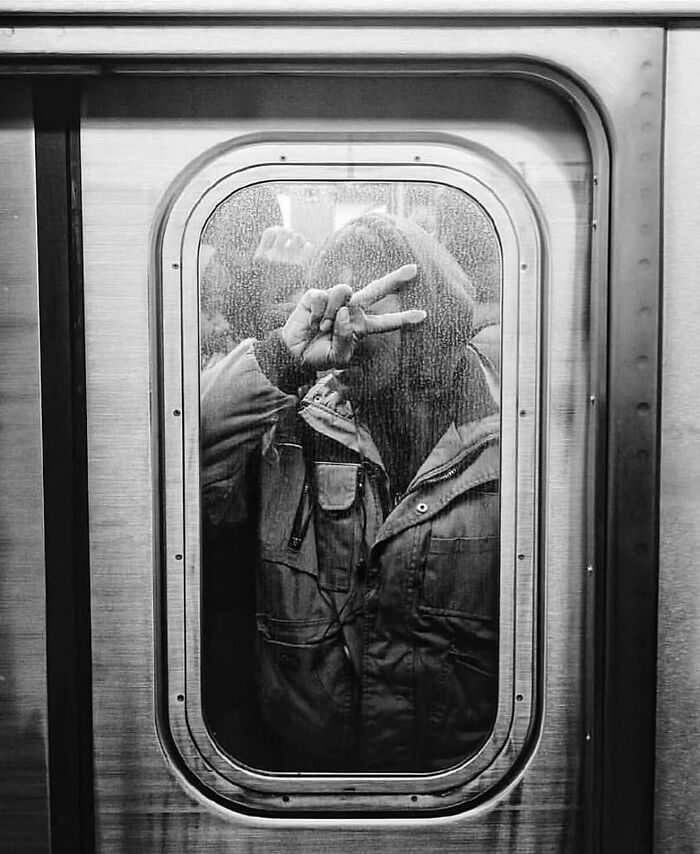 These Stunning Photographs Capture Perfectly Timed Moments That Tell Whole Stories (35 New Pics)