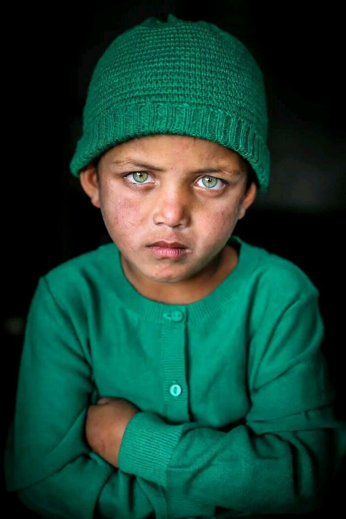 Photographer Mou Ayesha Captures The Striking Beauty Of Light-Eyed People In Bangladesh (22 Pics)