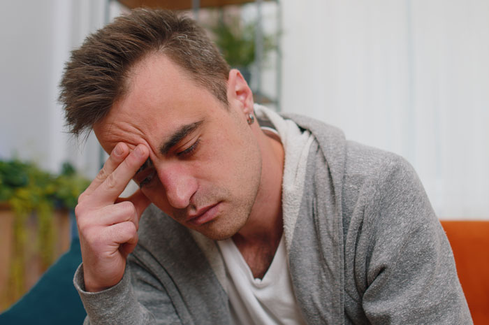 Homem cancela casamento depois de descobrir que noiva está escondendo segredos dele