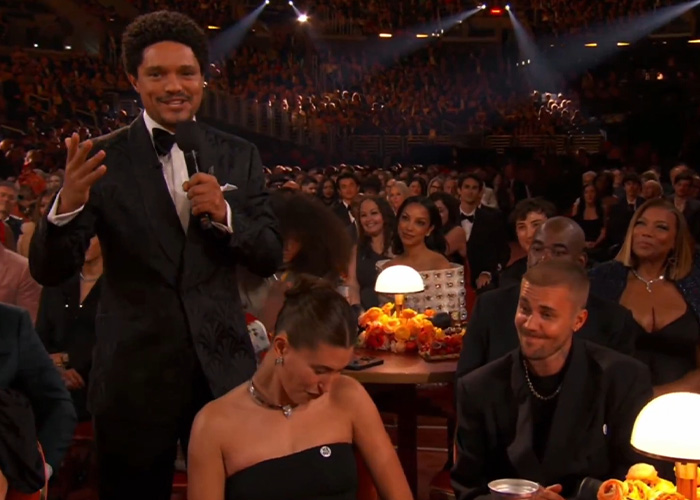 Trevor Noah hosting an event with Justin Bieber reacting, analyzed by a body language expert during tense moment. Trevor Noah hosting an event with Justin Bieber reacting, analyzed by a body language expert during tense moment.