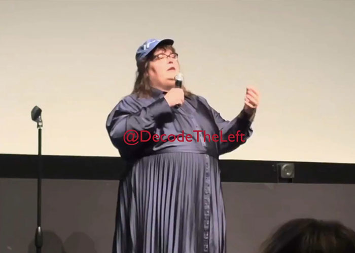 Comediante trans provoca indignação em massa por seus comentários perturbadores sobre crianças Comediante trans provoca indignação em massa por seus comentários perturbadores sobre crianças