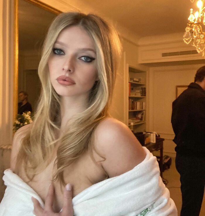 Apple Martin posing indoors with blonde hair and smoky eye makeup, revealing cosmetic procedures she has had.