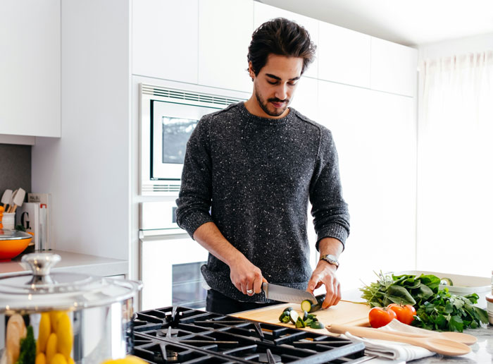 Boyfriend Laughs As Vegetarian Girlfriend Pukes In The Bathroom: "I Knew You’d Like Meat More" Boyfriend Laughs As Vegetarian Girlfriend Pukes In The Bathroom: "I Knew You’d Like Meat More"