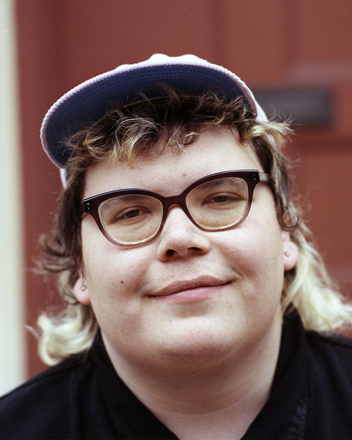 Comediante trans provoca indignação em massa por seus comentários perturbadores sobre crianças Comediante trans provoca indignação em massa por seus comentários perturbadores sobre crianças