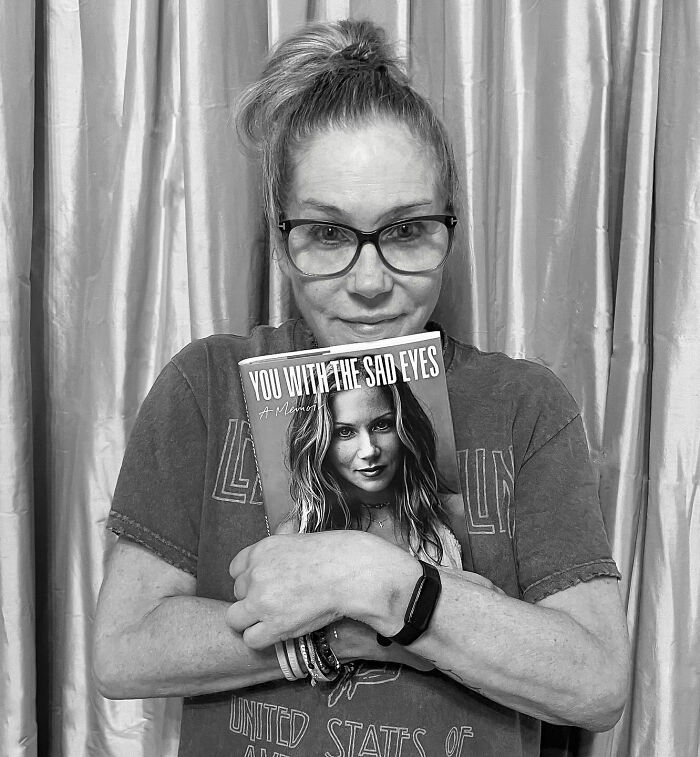 Christina Applegate dá uma atualização comovente sobre sua batalha contra a esclerose múltipla