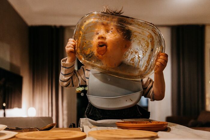 These Stunning Photographs Capture Perfectly Timed Moments That Tell Whole Stories (35 New Pics)