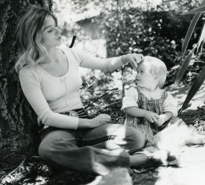 Christina Applegate dá uma atualização comovente sobre sua batalha contra a esclerose múltipla