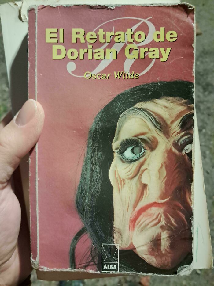Worn book cover of El Retrato de Dorian Gray with a distorted face, an example of terrible book covers judged by readers.