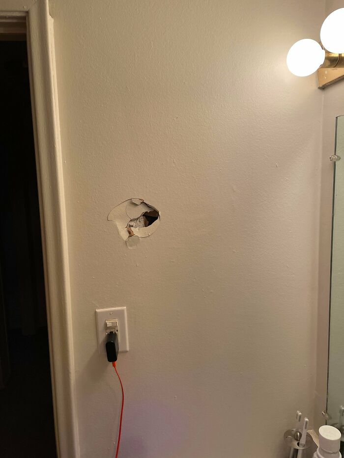 51 Red Flags That Got People Running Away After The First Date