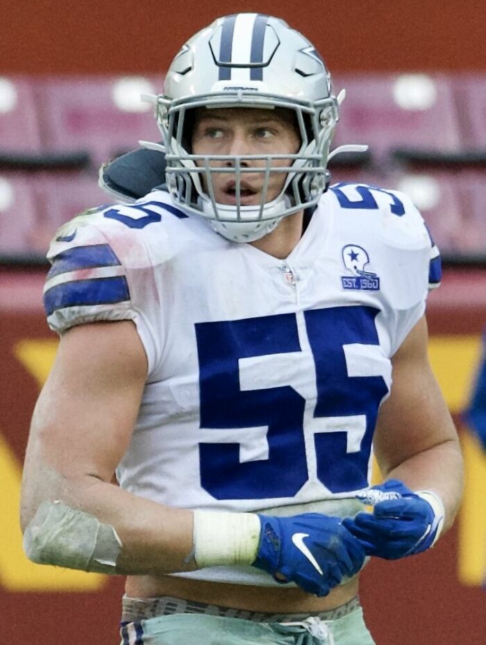 Football Player Leighton Vander Esch, 30