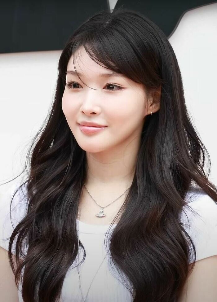 Singer Chungha, 30