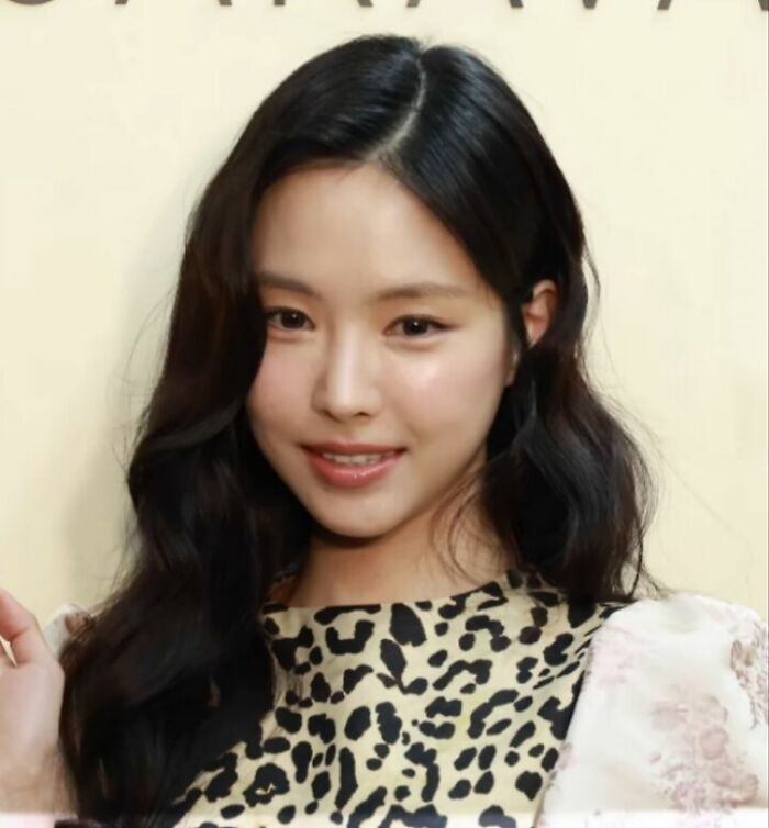 South Korean Singer and Actress Son Na-Eun, 32