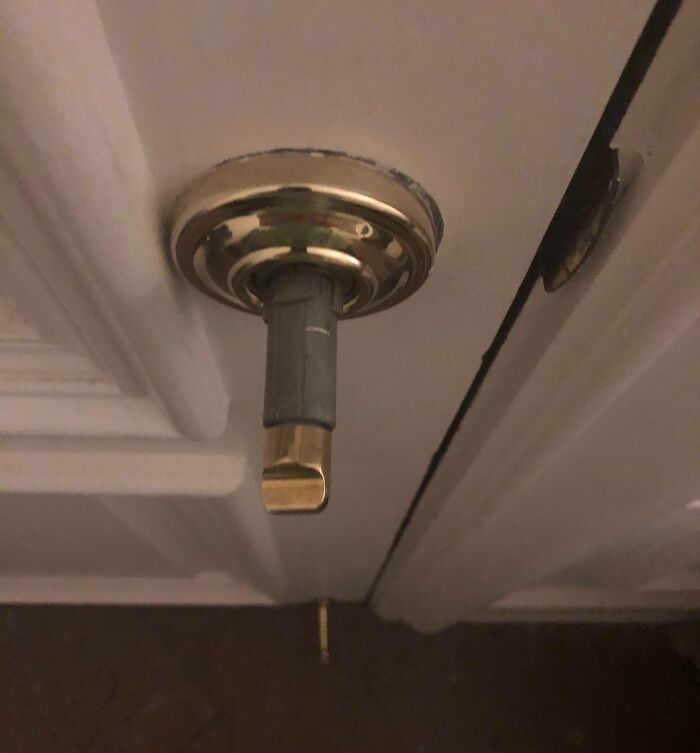 It’s 3:00am. Everyone’s Asleep And I’ve Been Trying To Get Out Of My Room For 30 Minutes