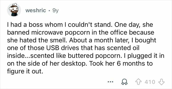 Text post describing a petty and savage way an employee got revenge on a boss by using a popcorn-scented USB drive.