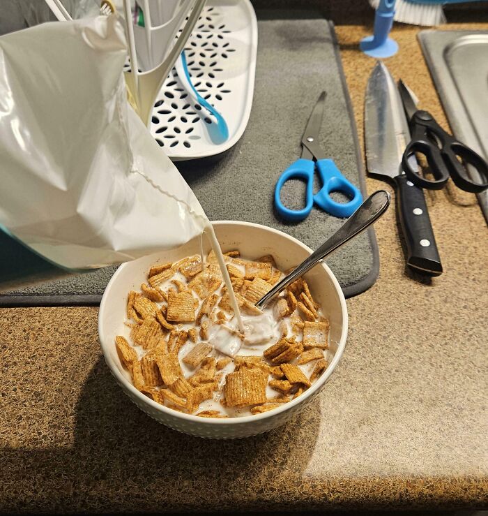 Bowl of cereal with milk being poured awkwardly, showcasing one of the most frustrating partner habits shared by people.