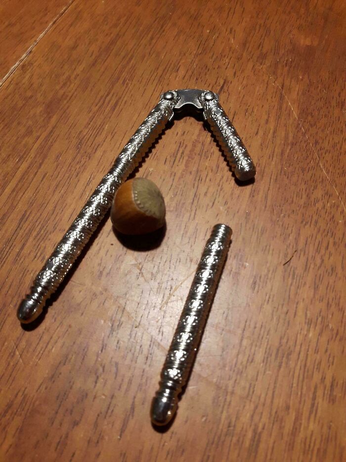 A nutcracker and a hazelnut, symbolizing a 400% price difference in consumer goods.