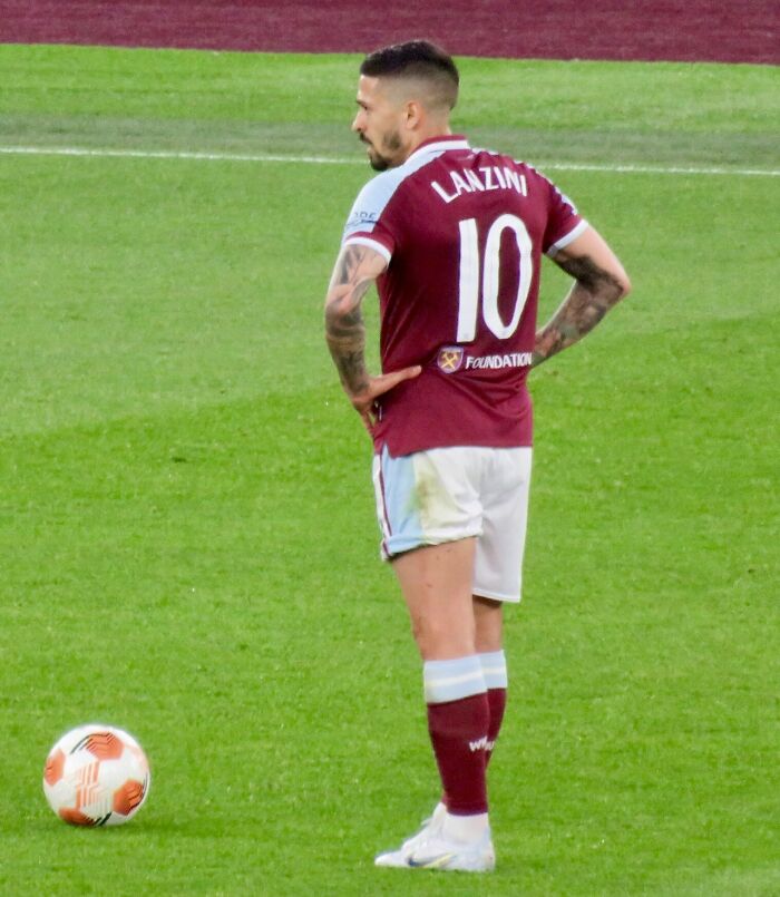 Footballer Manuel Lanzini, 33