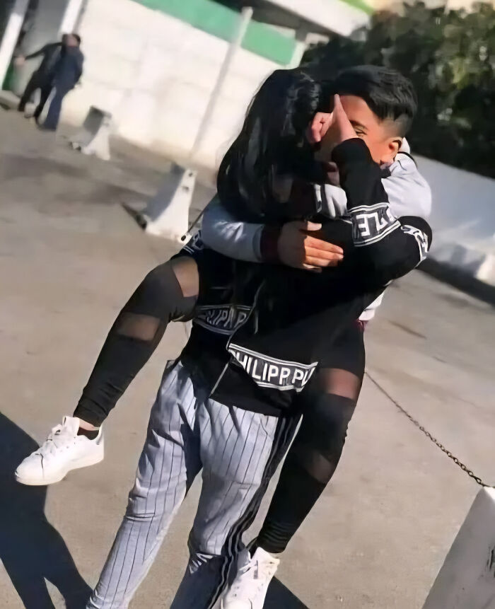 Two people embracing outdoors, creating a misleading and confusing photo that seems like a glitch in real life.