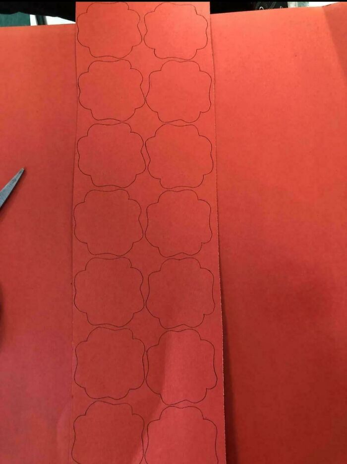 Red paper with irregular flower-shaped outlines, creating a misleading and confusing photo that seems like a glitch in real life.