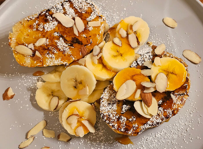 French toast with banana, almonds, maple syrup, and powdered sugar, a frugal tip to unlock a whole new world.