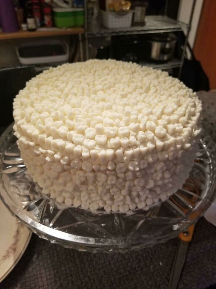 Cake decorated with many small marshmallows showing flawed craftsmanship