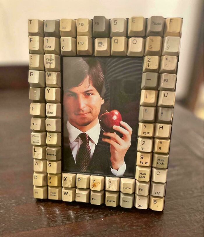 A DiWHY picture frame made from repurposed keyboard keys, displaying a photo of Steve Jobs holding an apple.