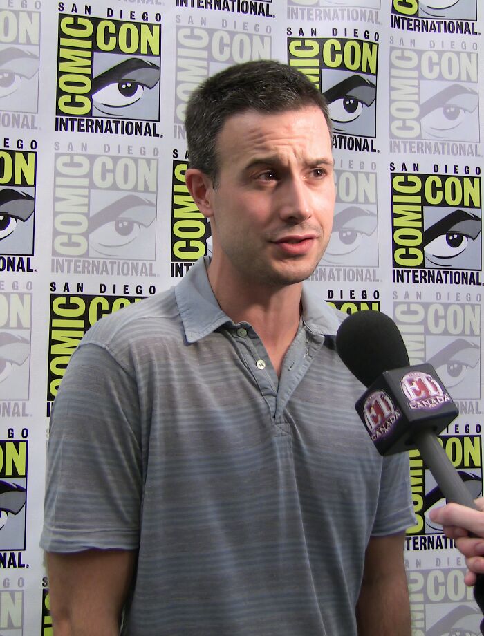 Actor being interviewed at San Diego Comic Con, one of the iconic actors who dominated Hollywood but vanished.