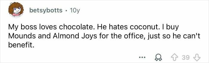 Text post showing a petty revenge story where an employee buys chocolates their boss likes but avoids coconut to get revenge on their boss.