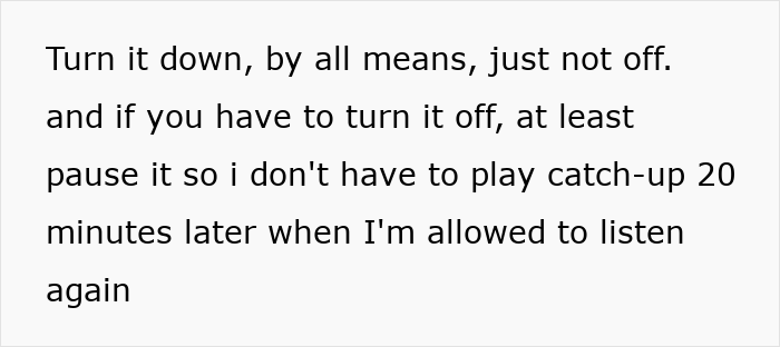 Text showing partner faceplate annoyed girlfriend asking to mute music or pause instead of turning off completely.
