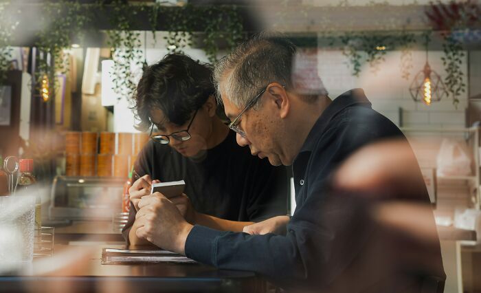 Hey Pandas, AIBU For Considering Divorce Because My Husband Chooses The Pub Over Me Every Day?