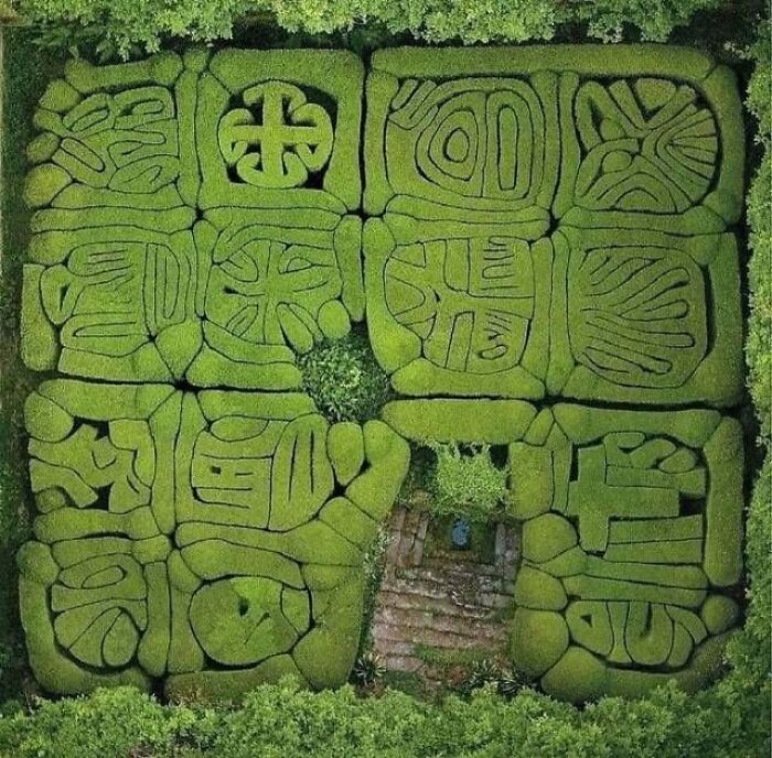 Aerial view of a beautifully designed hedge maze showcasing amazing architectural structures and creativity in landscaping art.