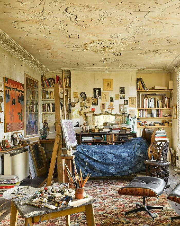 Bold and beautiful interiors featuring an eclectic artist’s studio with vintage furniture and creative wall art design.