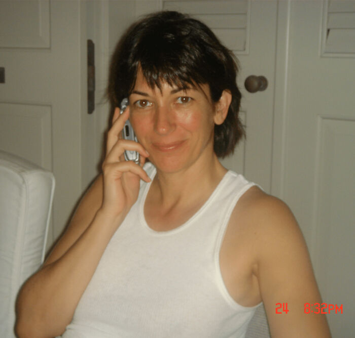 TikToker afirma ter descoberto ‘Ghislaine Maxwell’ no Canadá em meio à teoria da identidade viral TikToker afirma ter descoberto ‘Ghislaine Maxwell’ no Canadá em meio à teoria da identidade viral