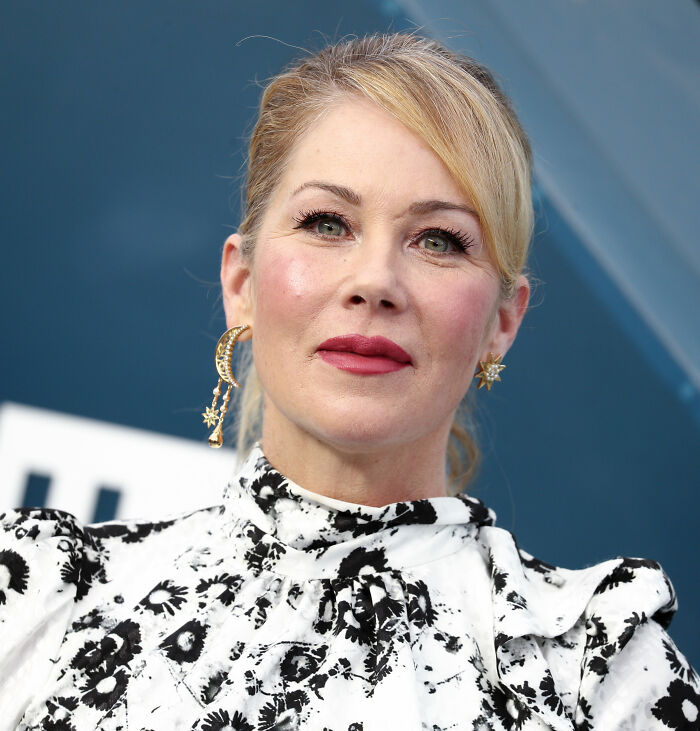 Christina Applegate dá uma atualização comovente sobre sua batalha contra a esclerose múltipla