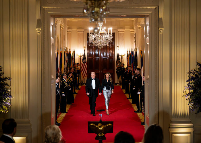 “É inapropriado”: ​​o traje de jantar dos governadores de Melania Trump provoca reações violentas