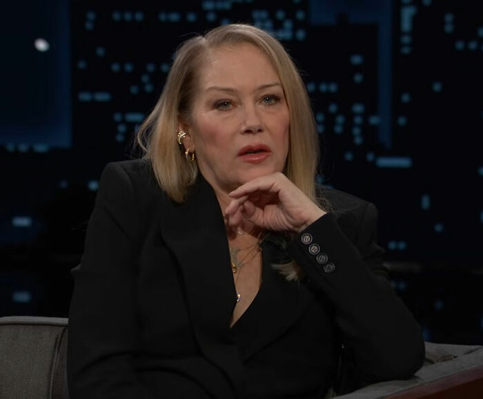 Christina Applegate dá uma atualização comovente sobre sua batalha contra a esclerose múltipla