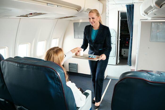 “Saved Me On An 8 Hour Flight”: 36 Genius Plane Hacks From People Who Basically Live In The Sky