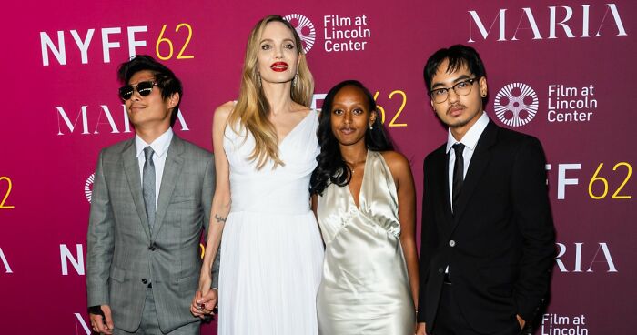 77 Signs That Are So Bizarre They Feel Almost Fake