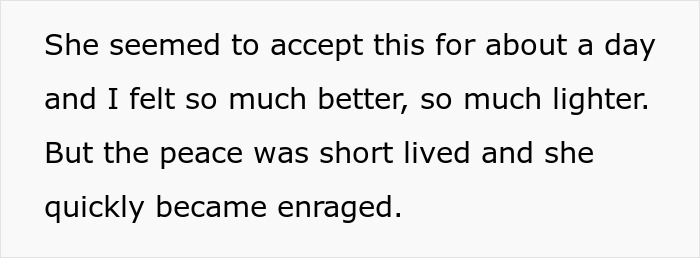 Woman Posts Absolutely Everything Online, Her Boyfriend Hates It: "Social Media Attention Seeker"