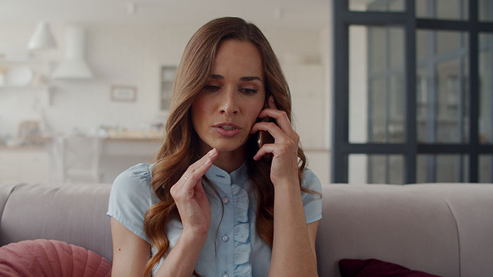 Woman Finds Biological Sister Wanting To Connect, Assumes She’s Invited To Her Wedding Woman Finds Biological Sister Wanting To Connect, Assumes She’s Invited To Her Wedding