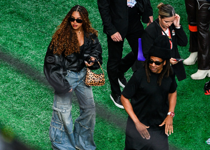 Blue Ivy with mom at Super Bowl, showing striking resemblance sparking genetics conversations among fans.