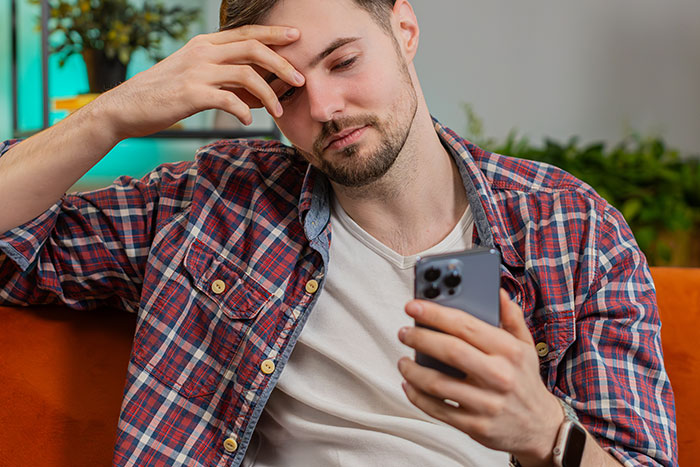 Woman Posts Absolutely Everything Online, Her Boyfriend Hates It: "Social Media Attention Seeker"