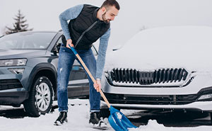 Guy Thinks He’s Entitled To A Clear Parking Spot Paid By Neighbor, Gets Snubbed Fast