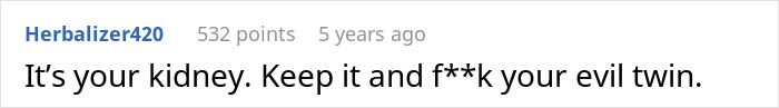 Comment text on a forum about a kidney donation dilemma involving family conflict and personal boundaries.